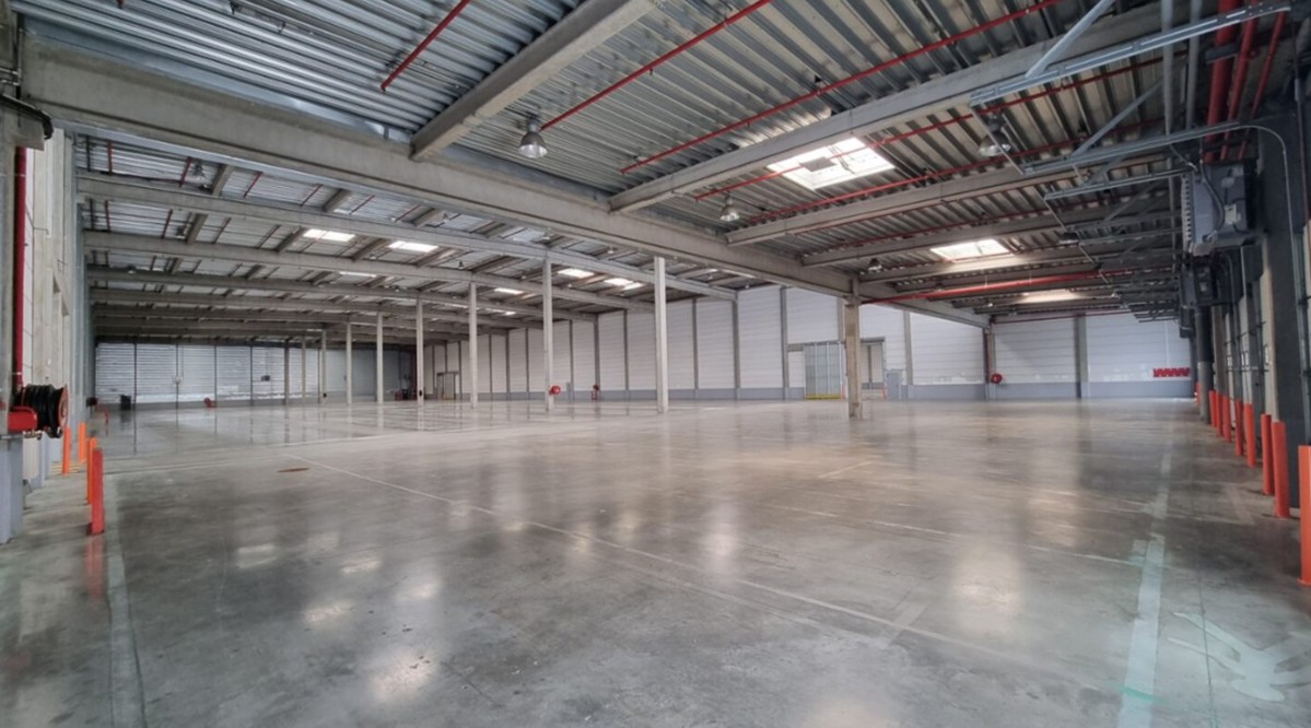 Entrepot R5e Tech Entrepôt Vert-Saint-Denis 37 806 m² | STORM Real Estate