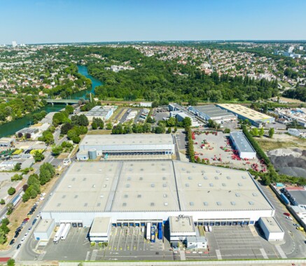 Entrepôt Combs-la-Ville 1 325 m²
