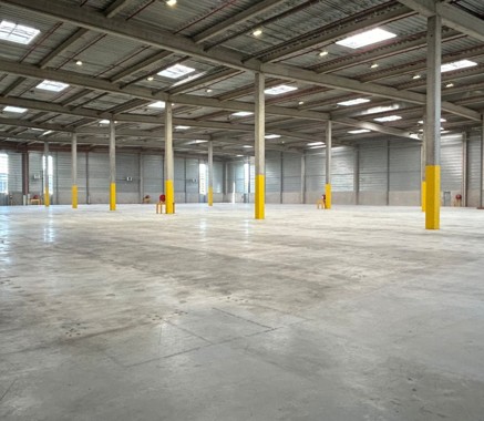 Entrepôt Combs-le-Ville 5 978 m²