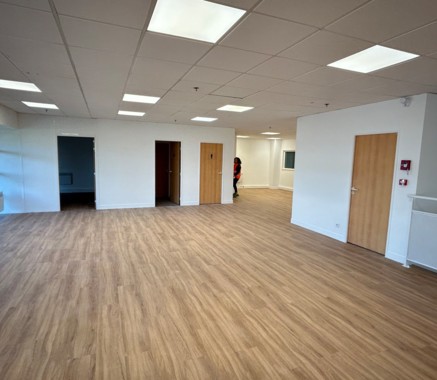 Entrepôt Combs-le-Ville 5 978 m²